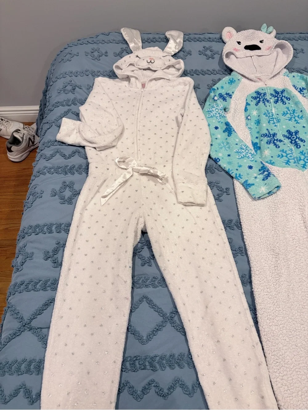 Justice cozy up